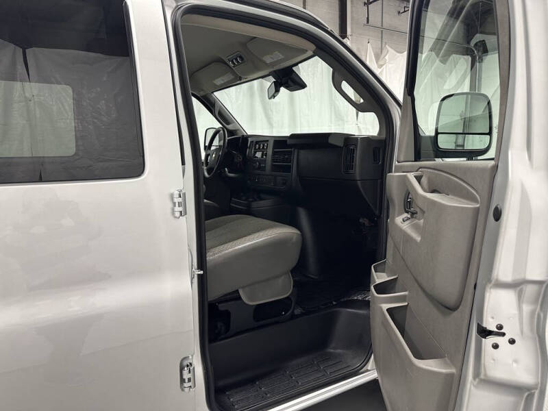 2025 Chevrolet Express LT 3500