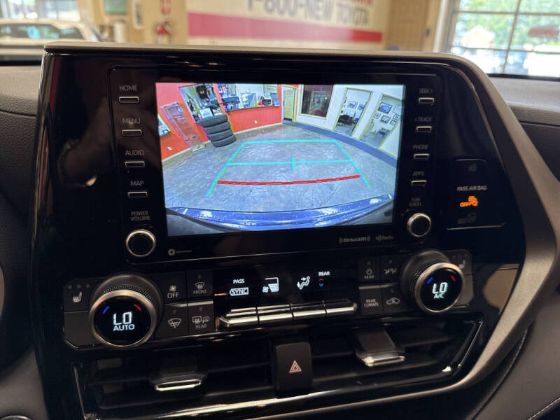 2022 Toyota Highlander Hybrid XLE