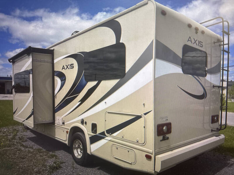 2017 Thor Motor Coach Axis