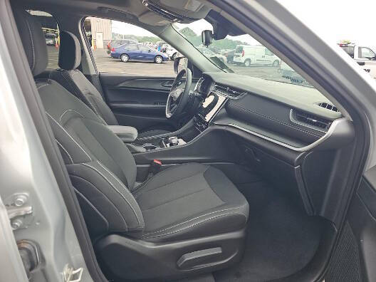 2024 Jeep Grand Cherokee L Laredo