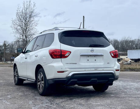 2017 Nissan Pathfinder SV