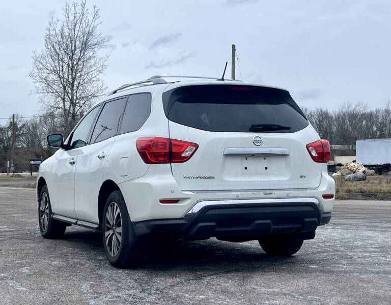 2017 Nissan Pathfinder SV