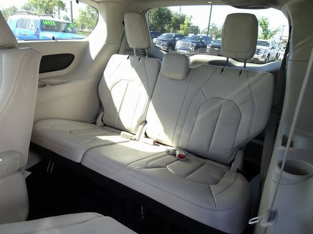 2017 Chrysler Pacifica Hybrid Premium