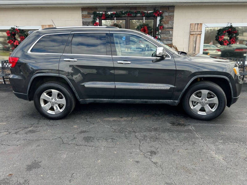 2011 Jeep Grand Cherokee Limited photo 2