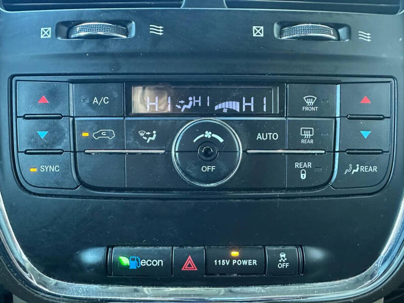 2016 Chrysler Town and Country Touring