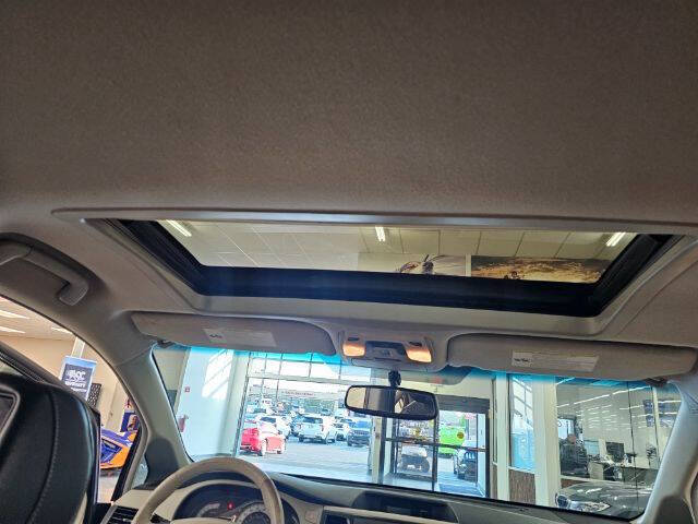 2012 Toyota Sienna SE 8-Passenger