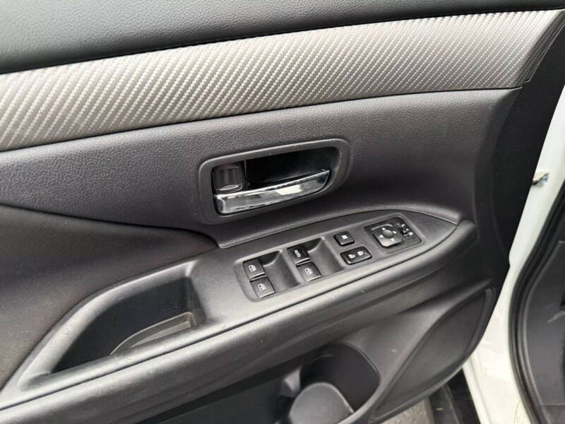 2017 Mitsubishi Outlander ES