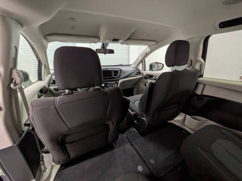 2020 Chrysler Voyager LX