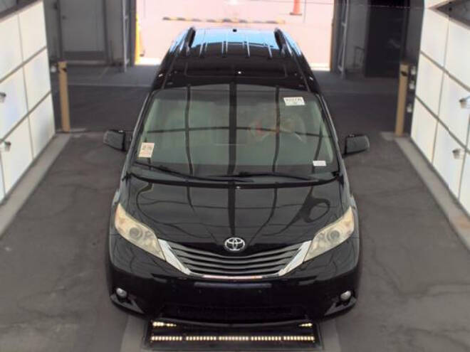 2014 Toyota Sienna XLE 8-Passenger