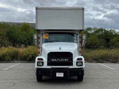 2021 Mack MD6