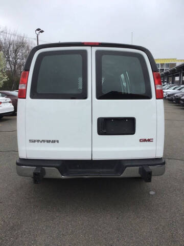 2024 GMC Savana 2500