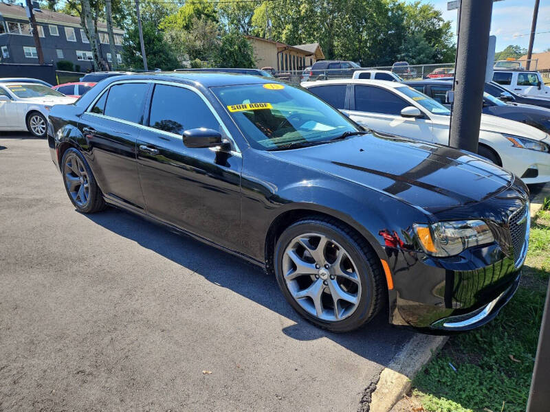 2015 Chrysler 300 Limited photo 2