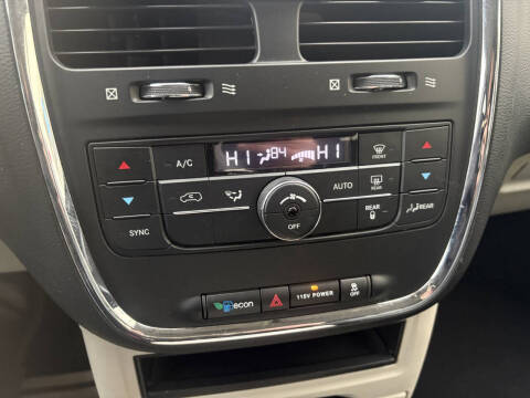 2016 Chrysler Town and Country Touring