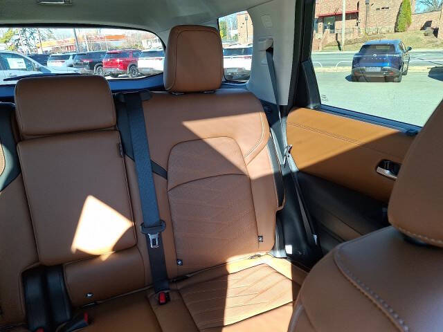 2025 Nissan Pathfinder Platinum