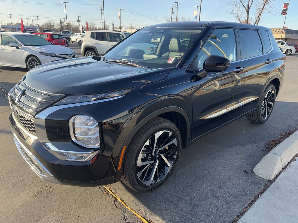 2024 Mitsubishi Outlander for sale at Axio Auto Boise in Boise, ID