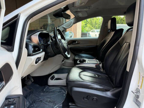 2017 Chrysler Pacifica Touring-L Plus
