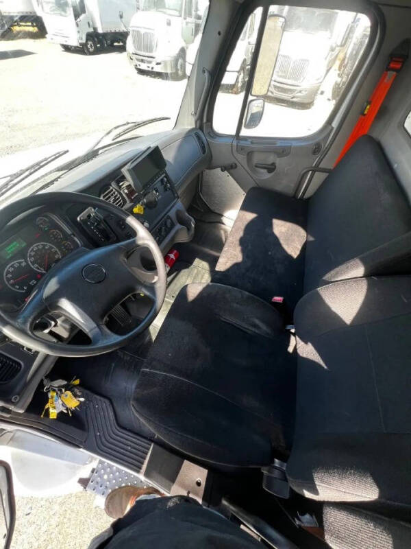 2018 Freightliner M2 106