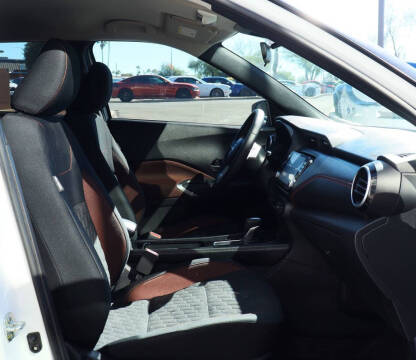 2023 Nissan Kicks SR