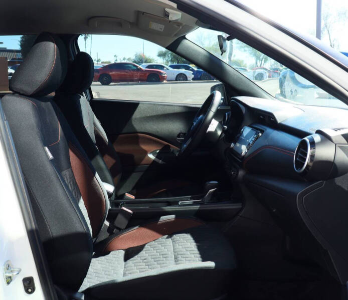 2023 Nissan Kicks SR