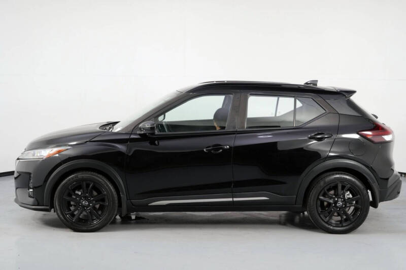 2022 Nissan Kicks SR