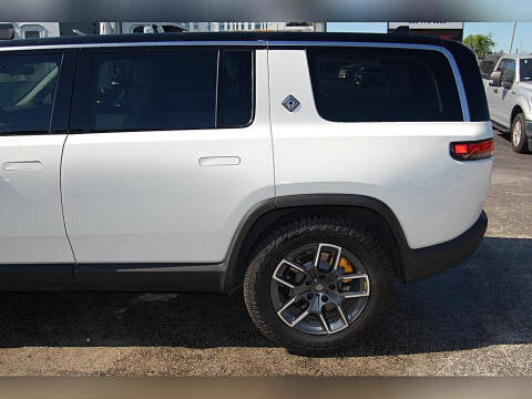 2023 Rivian R1S Adventure