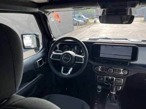 2025 Jeep Wrangler Sahara 4xe