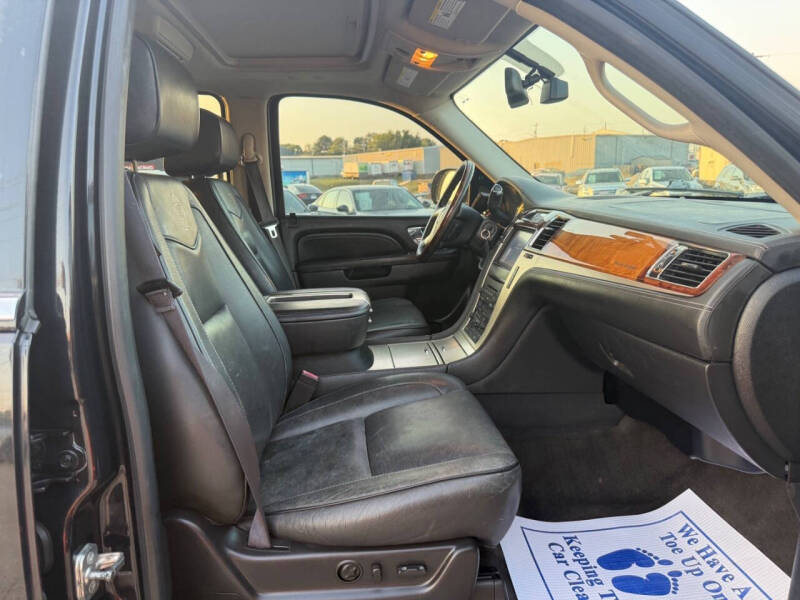 2013 Cadillac Escalade Platinum Edition