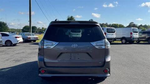 2011 Toyota Sienna SE 8-Passenger
