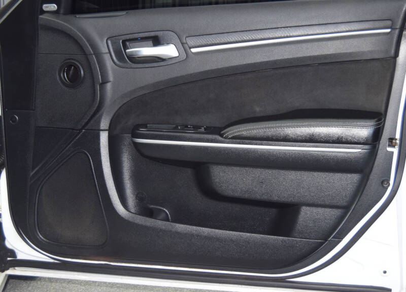 2013 Chrysler 300 SRT8