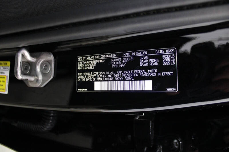 2022 Volvo XC90 T6 Momentum 6-Passenger