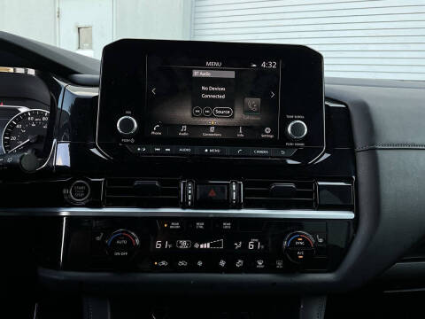 2024 Nissan Pathfinder SV