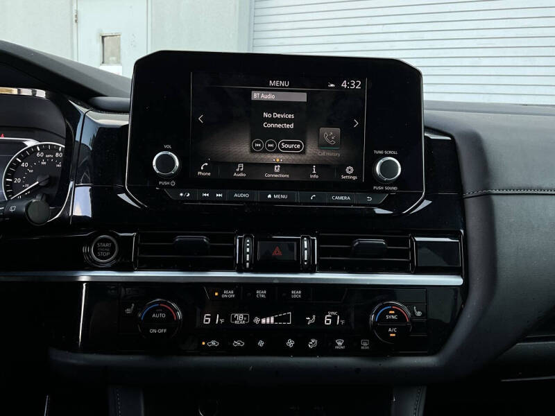 2024 Nissan Pathfinder SV