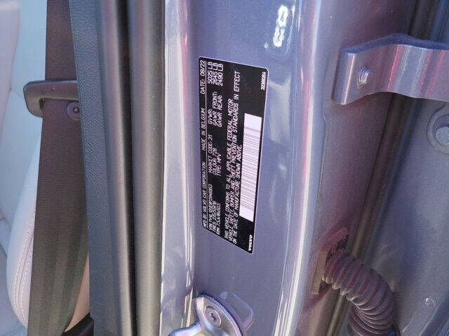 2023 Volvo XC40 B5 Plus Bright Theme