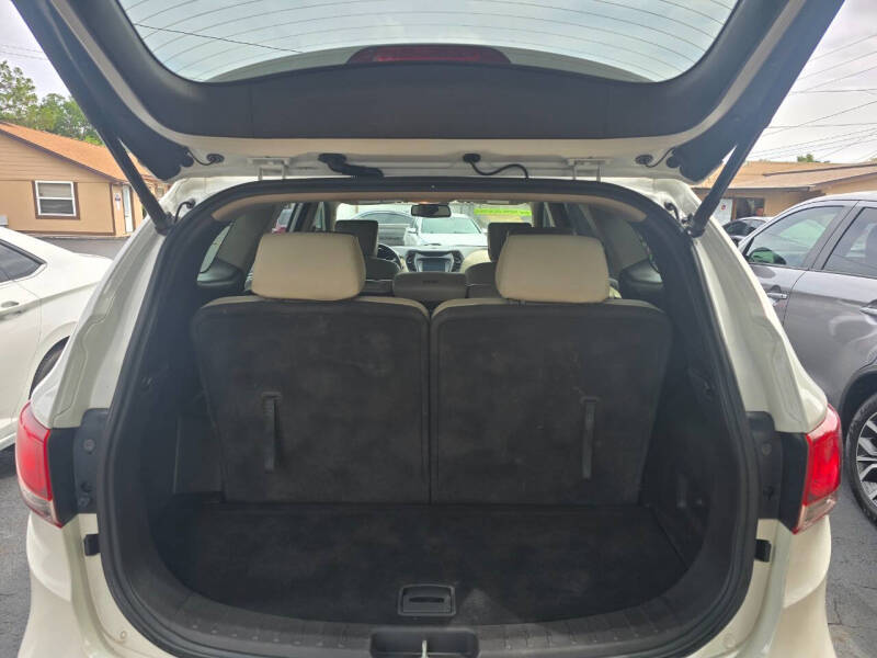 2017 Hyundai Santa Fe SE - Photo 11