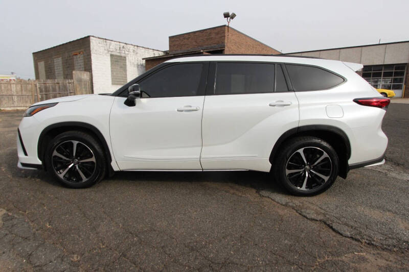 2022 Toyota Highlander XSE photo 3