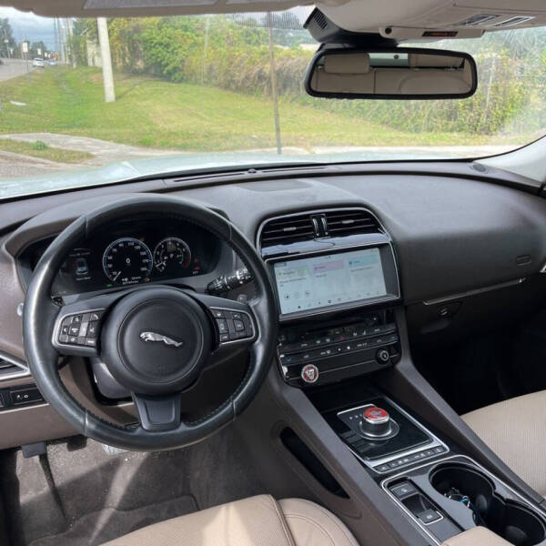 2017 Jaguar F-PACE 35t Prestige