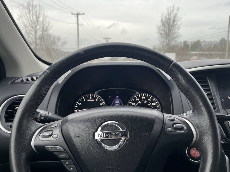 2017 Nissan Pathfinder SV