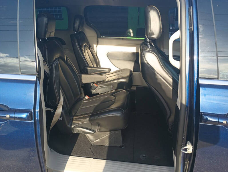 2020 Chrysler Voyager LXi