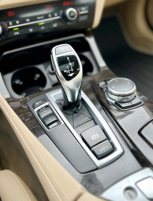 2016 BMW 5 Series 528i