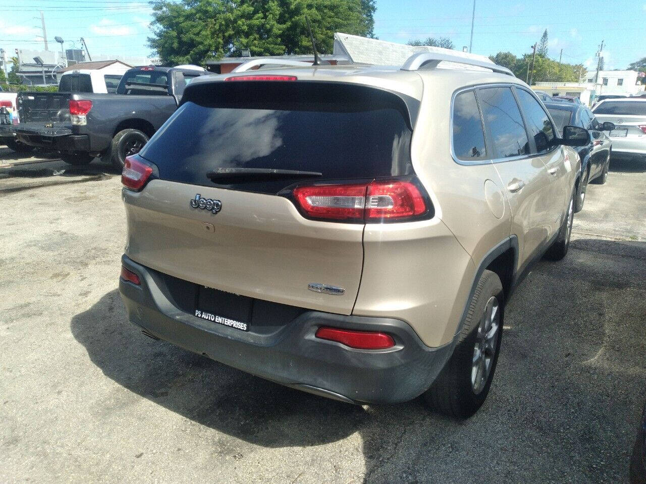 2014 JEEP Cherokee SUV / Crossover - $11,999