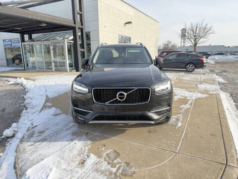 2016 Volvo XC90 T6 Momentum