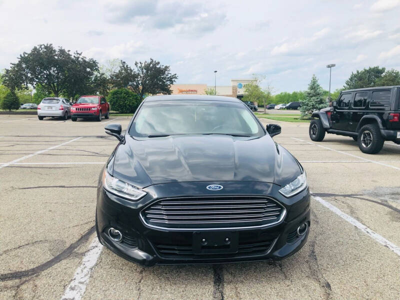 2015 Ford Fusion SE photo 2