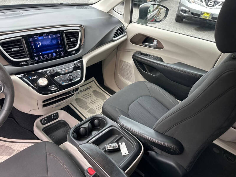 2017 Chrysler Pacifica Touring Plus