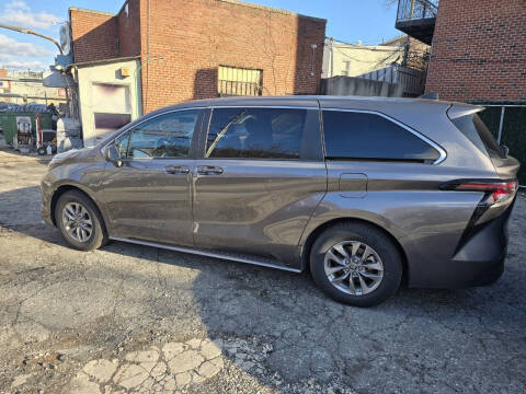2024 Toyota Sienna LE 8-Passenger