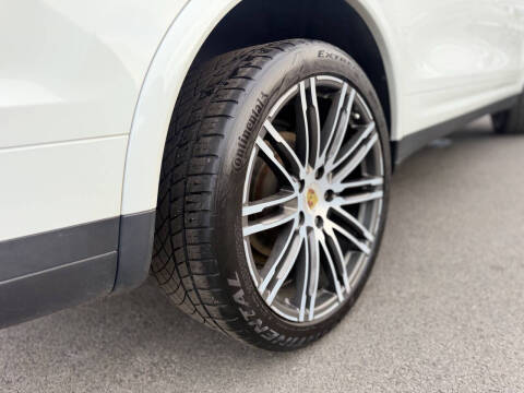 2017 Porsche Cayenne Platinum Edition