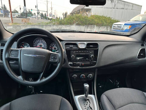 2013 Chrysler 200 LX