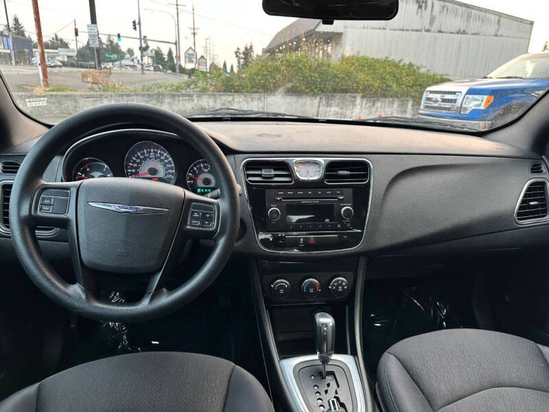 2013 Chrysler 200 LX