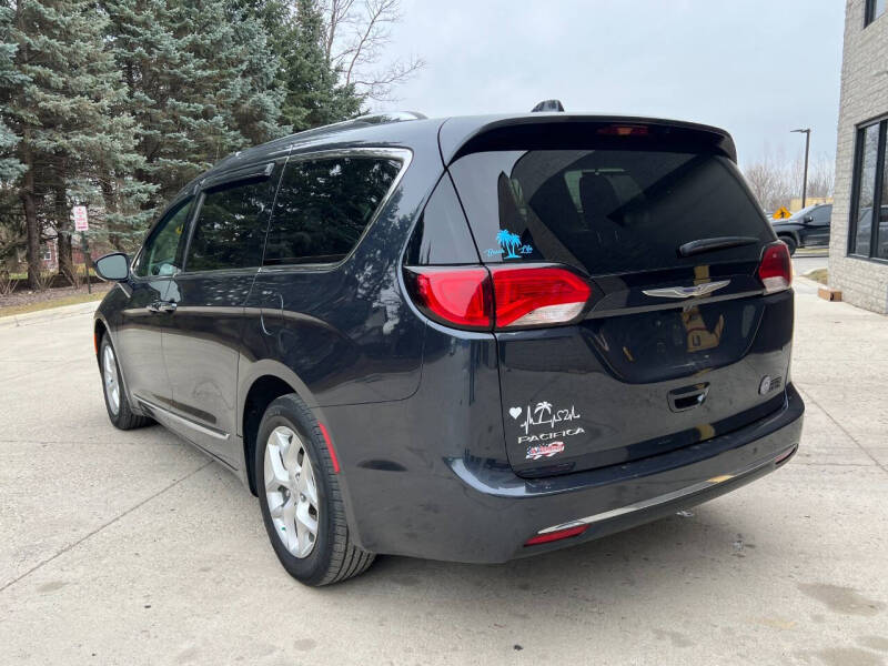 2020 Chrysler Pacifica Touring L