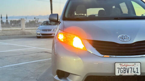 2012 Toyota Sienna Base 7-Passenger