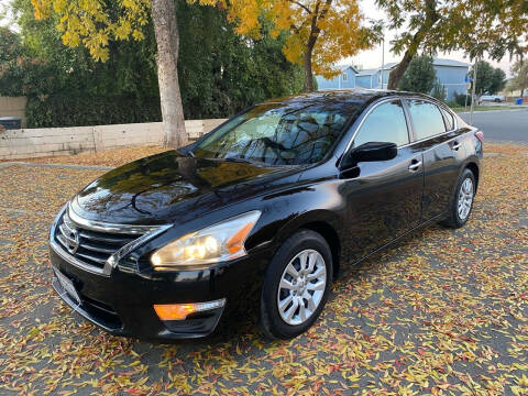 2013 Nissan Altima for sale at PERRYDEAN AERO in Sanger CA